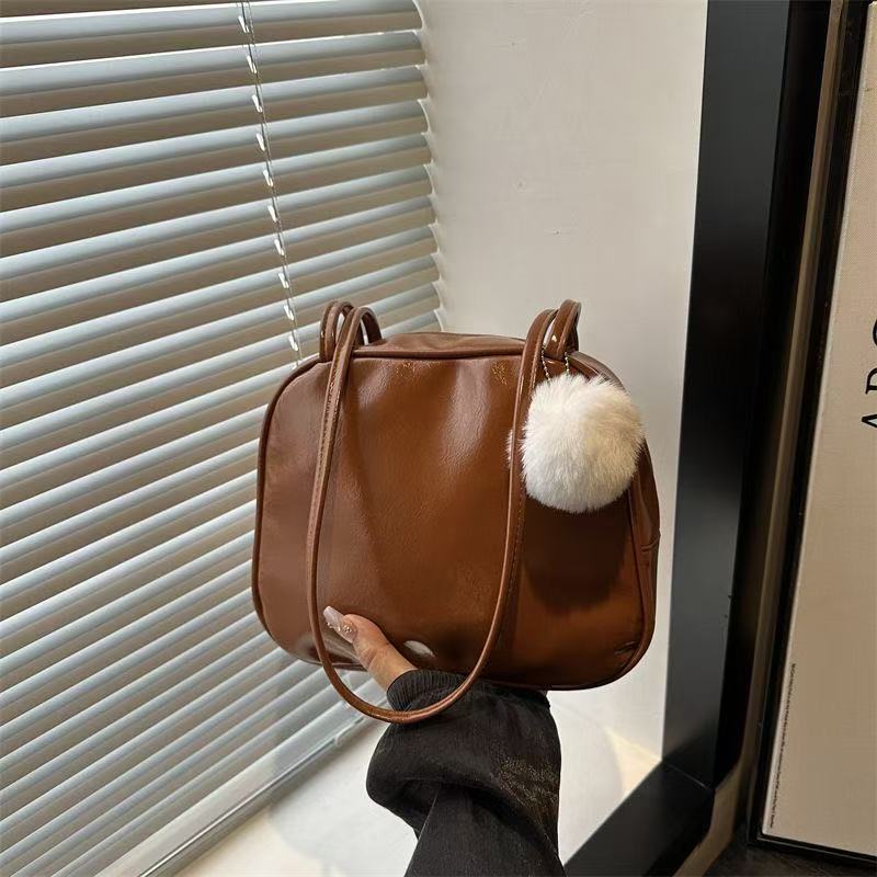 Elegant Everyday Bucket Purse – Cute Plush Pendant Handbag for Women